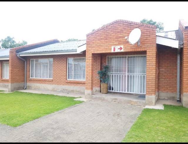 2 BEDROOM TOWNHOUSE FOR SALE IN LADYBRAND